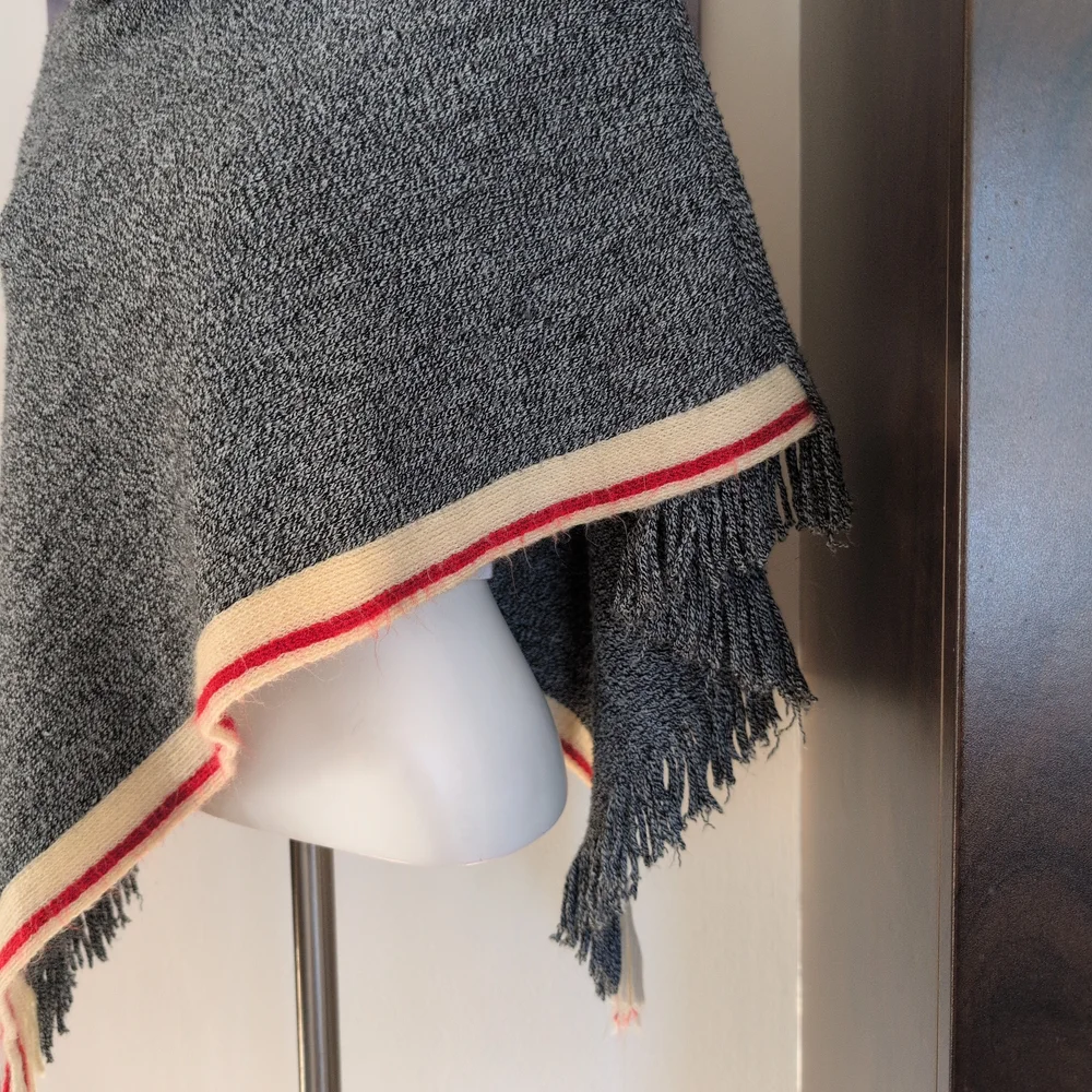 Roots Knit with Cream and Red Stripes and Brown Leather Tag - Picture 4 of 7